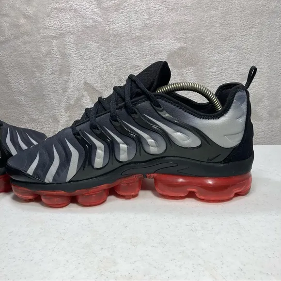 Nike Air Vapormax Plus Black Red Men's Shoes Running Sz 9.5 924453-319
