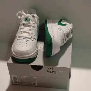 Nike Air White and Green Sneakers