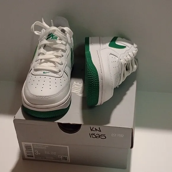 Nike Air White and Green Sneakers