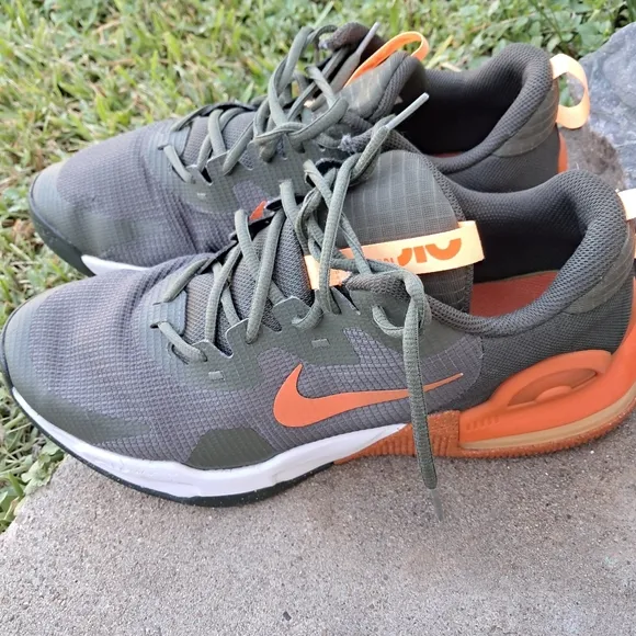 NIKE AirMax  Alpha  Trainer 5 Sneakers Men  Size 11  Olive Green