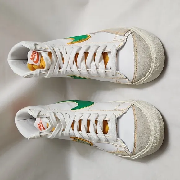 Nike Blazer Mid '77 Roswell Rayguns Athletic sneakers (boys size 7)