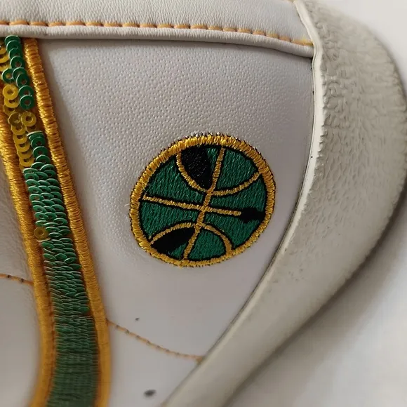 Nike Blazer Mid '77 Roswell Rayguns Athletic sneakers (boys size 7)