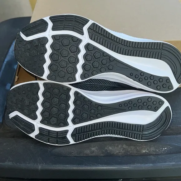 Nike boys Downshifter 9 Pre School Velcro Running Shoe Sz 3Y