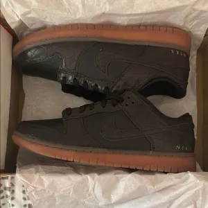 Nike DUNK LOW Men's Black and Brown Sneakers NEW in the box