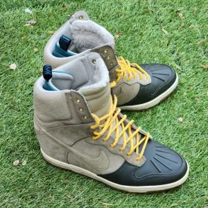 NIKE DUNK SKY HI - Womens Winter Wedges - SIZE 8