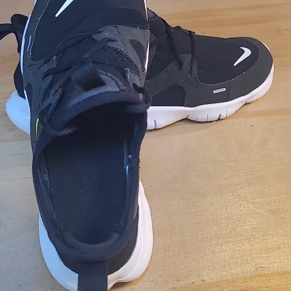 Nike Free RN 5.0 Black White Youth Athletic Running Shoes