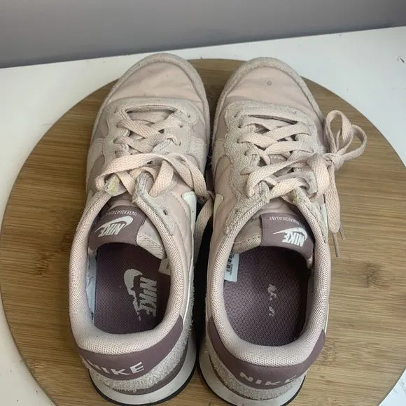 Nike Internationalist Womens Size 7.5 Running Shoes Pink Jogging Sneakers