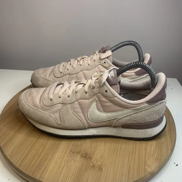 Nike Internationalist Womens Size 7.5 Running Shoes Pink Jogging Sneakers