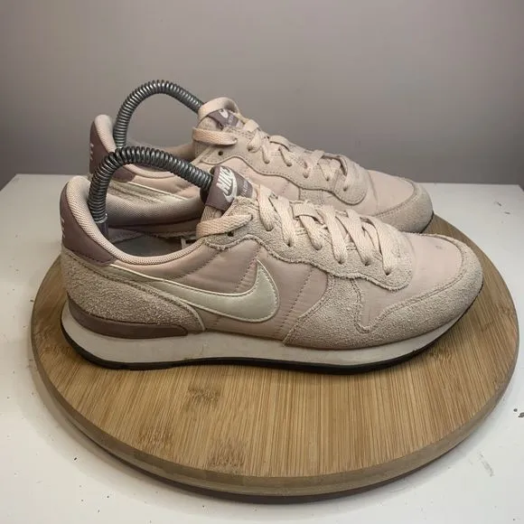 Nike Internationalist Womens Size 7.5 Running Shoes Pink Jogging Sneakers