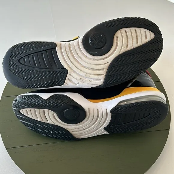 Nike Jordan | Max Aura Rivals | Black Yellow White Red CQ9451 001 Men's Size 9