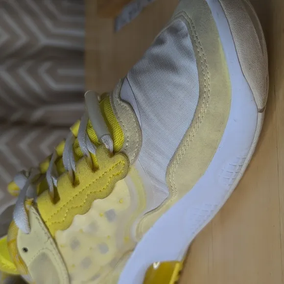 Nike Kids Jordan Air Max 200 GS Sneakers in Dynamic Yellow