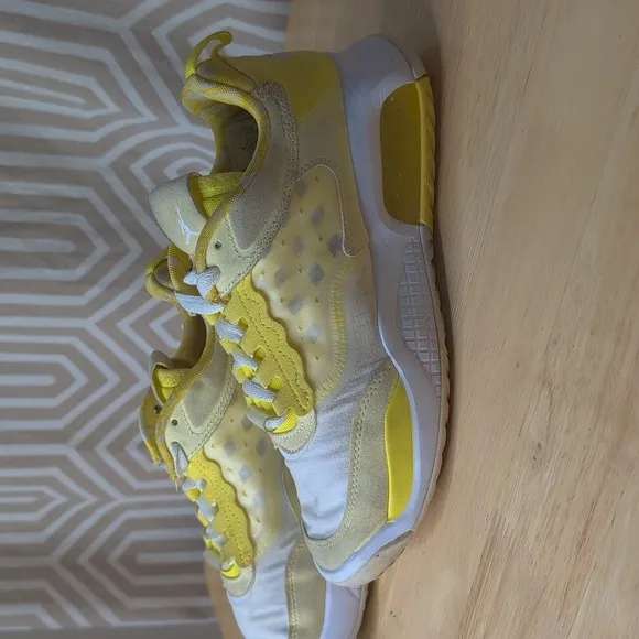 Nike Kids Jordan Air Max 200 GS Sneakers in Dynamic Yellow