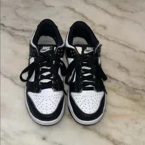 Nike Kids Sneakers Black and White