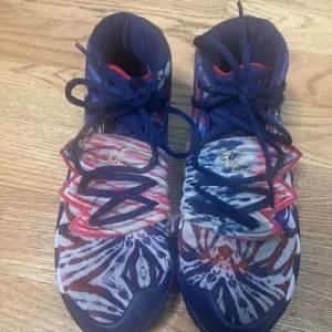 NIKE KYBRID WHAT THE USA SNEAKERS‎ SIZE 7Y