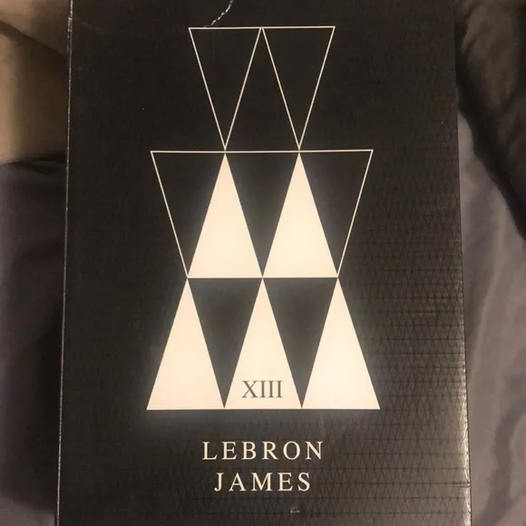 Nike Lebron James XIII “Akronite”