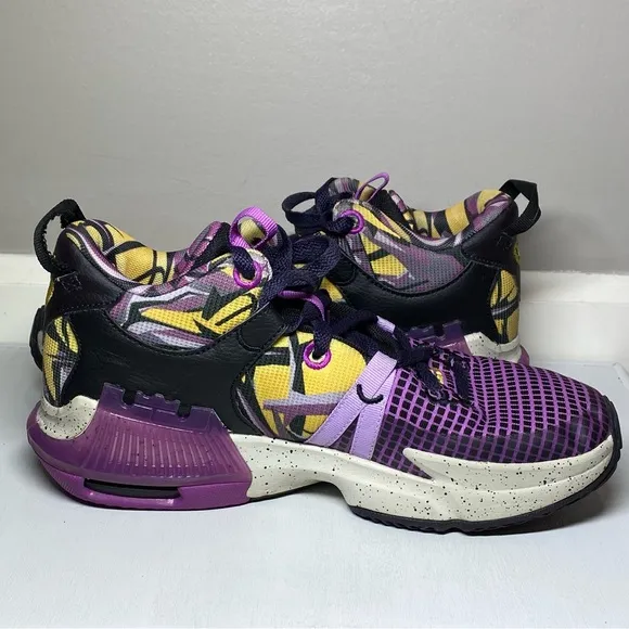 Nike Lebron Witness 7 SE GS Lakers Graffiti Sneakers Size 7Y Shoes - FD0209-001