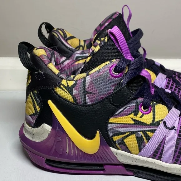 Nike Lebron Witness 7 SE GS Lakers Graffiti Sneakers Size 7Y Shoes - FD0209-001