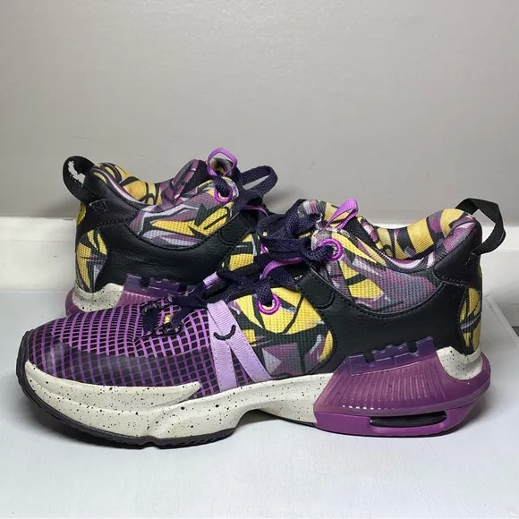 Nike Lebron Witness 7 SE GS Lakers Graffiti Sneakers Size 7Y Shoes - FD0209-001