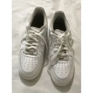 Nike Men’s Air Force 1 ‘07 Shoes Size 11.5, White