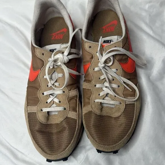 Nike Men’s Challenger Dark Driftwood  Brown Orange Sneakers. Size 10.