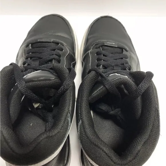 Nike Men’s Flight Legacy, Black/White Basketball Shoes, Size 9 M