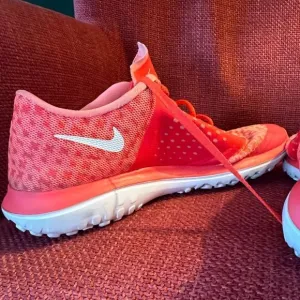 Nike Men’s Pink Sneakers EUC