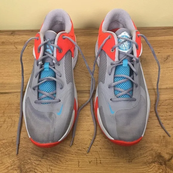 NIKE‎ Mens Zoom Freak 4 Size 13 Gray/Red Basketball Sneaker Shoes Giannis NBA