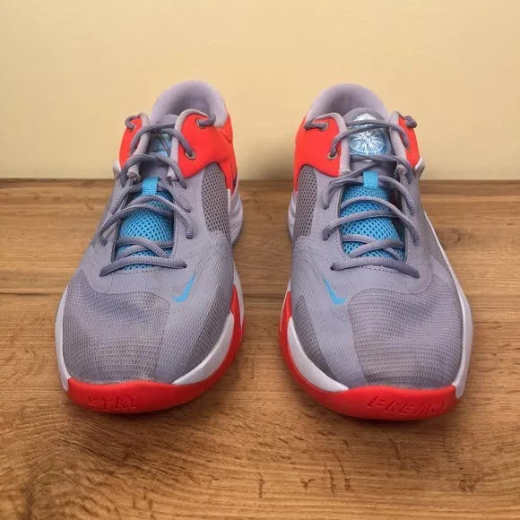 NIKE‎ Mens Zoom Freak 4 Size 13 Gray/Red Basketball Sneaker Shoes Giannis NBA