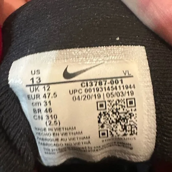Nike running sneakers black and red 13 US