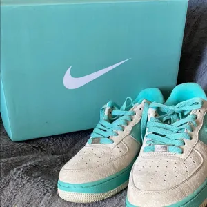 Nike Sneakers in Teal and Beige