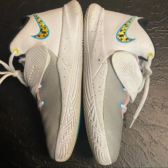 Nike sneakers size 7y