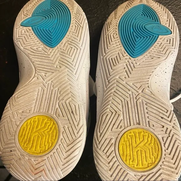 Nike sneakers size 7y