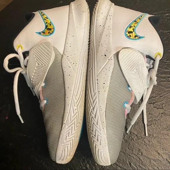 Nike sneakers size 7y