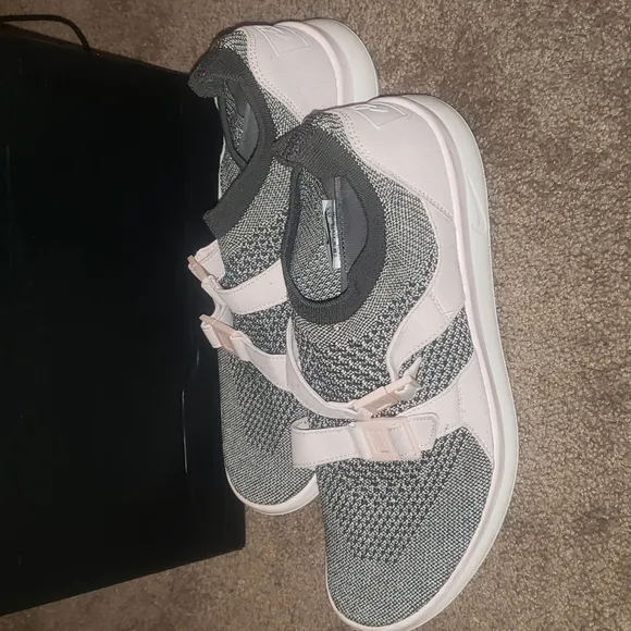 Nike Sock Racer Ultra Flyknit Women's Run Shoes 8.5