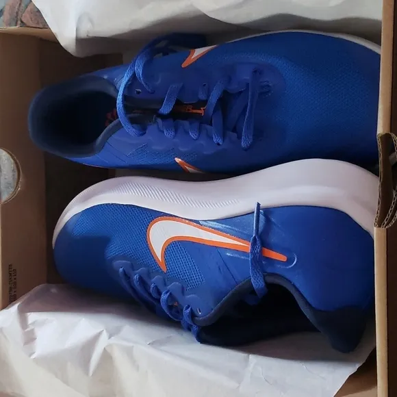 NIKE Star RunnerGirls Sneakers size 6Y