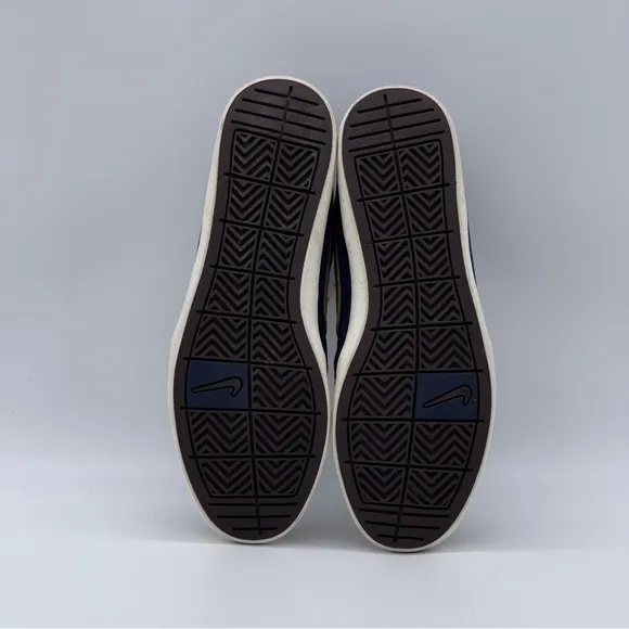 Nike Suketo Obsidian Sneakers.