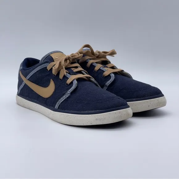 Nike Suketo Obsidian Sneakers.