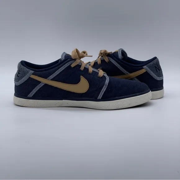 Nike Suketo Obsidian Sneakers.