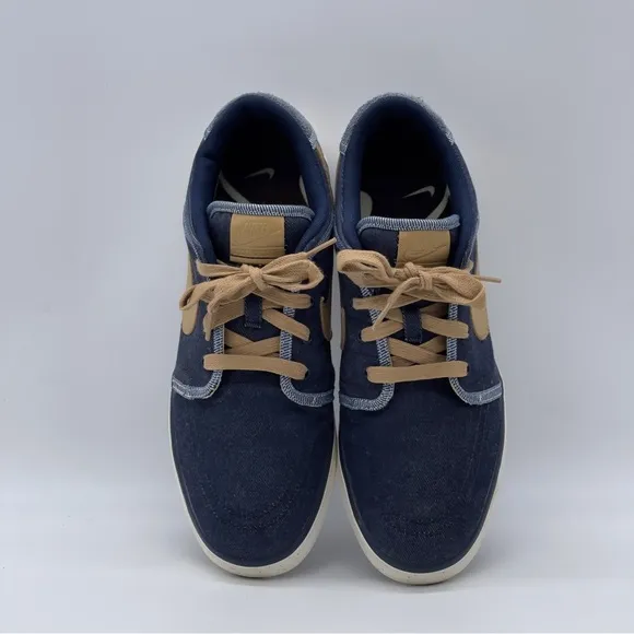 Nike Suketo Obsidian Sneakers.