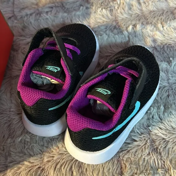 Nike TanJun Baby Sneakers size 5.0
