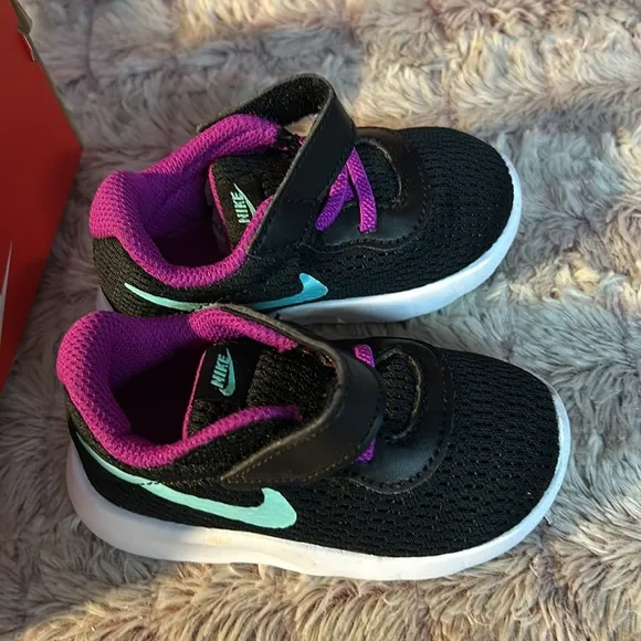 Nike TanJun Baby Sneakers size 5.0