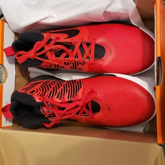 NIKE Team Hustle Girls  Sneakers