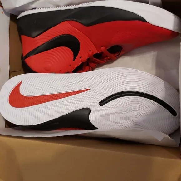 NIKE Team Hustle Girls  Sneakers