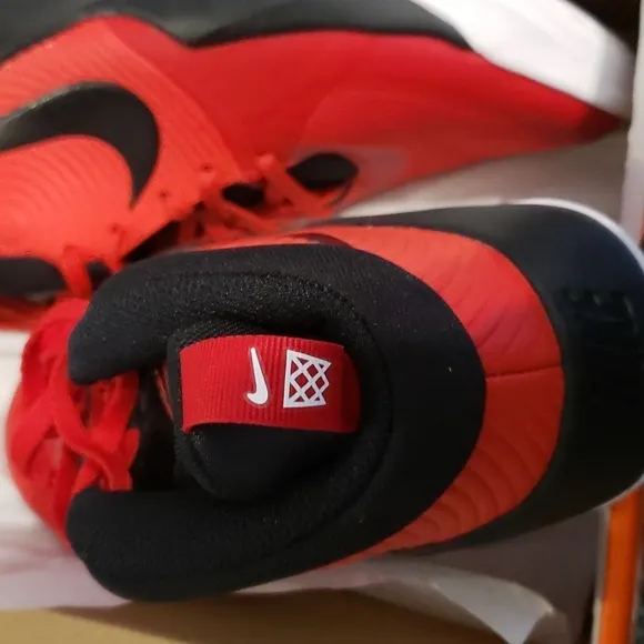NIKE Team Hustle Girls  Sneakers