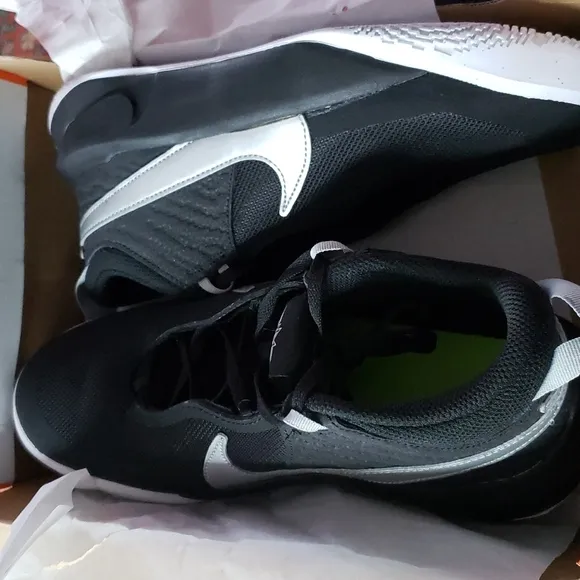 NIKE Team Hustle Sneakers size 7y