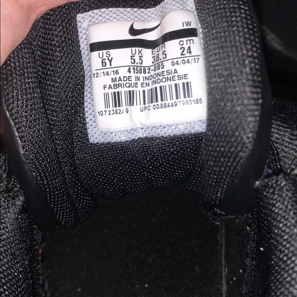 Nike Uptempos Size 6 grade school