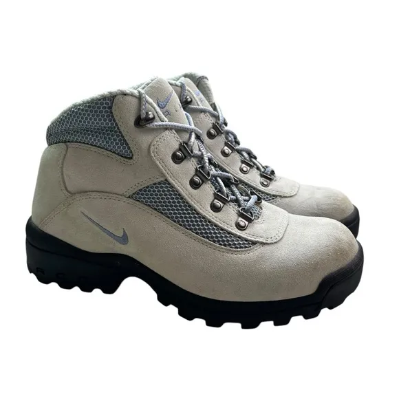 Nike Vintage Women’s ACG Size 8.5 Hiking Boots