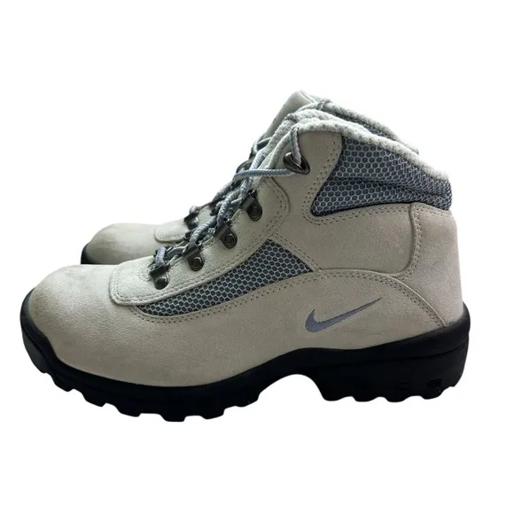 Nike Vintage Women’s ACG Size 8.5 Hiking Boots