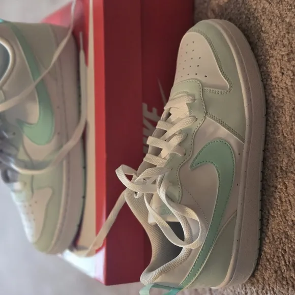Nike White and Mint Green Sneakers