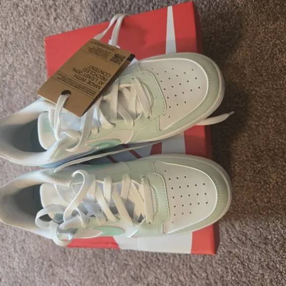 Nike White and Mint Green Sneakers